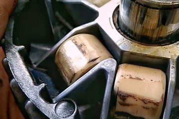 Penyebab Roller Rusak. Ternyata Ini Tiga Penyebab Utama Roller Motor Matic Cepat Aus