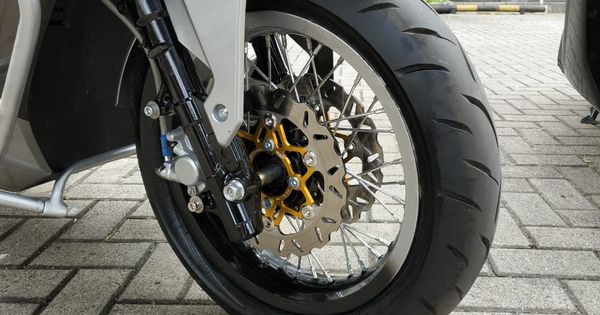 Modifikasi Rem Tromol Ke Cakram Motor. Pasang Double Cakram Depan di Motor Matic, Bisa Modifikasi