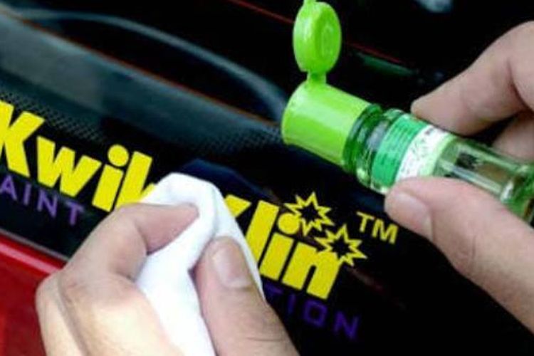 Cara Menghilangkan Lem Bekas Stiker Di Motor. 3 Cara Membersihkan Sisa Stiker di Motor, Nomor 1 Bisa Pakai