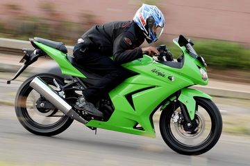 Biaya Servis Ninja 250 Mono. Biaya Servis Besar Motor Kawasaki Ninja 250R di Bengkel