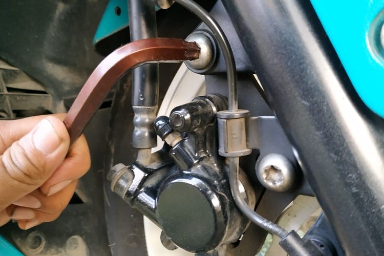 Ukuran Kunci L Bintang Cakram Yamaha. Bongkar Sendiri Rem Yamaha NMAX, Cukup Siapkan 4 Kunci