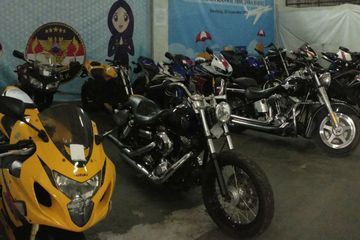 Dudukan Plat Nomor Motor Depan. Moge Tanpa Dudukan Plat Nomer Harus Gimana? Polisi Angkat