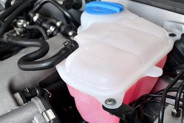 Selang Radiator Pecah. Isi Tabung Reservoir Radiator Jangan Kelebihan, Bisa Bikin Pecah