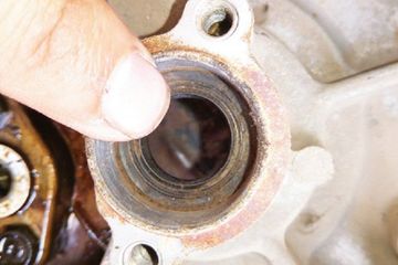 Oli Motor Bocor Sebelah Kanan. Usir Rembes di Kruk As Honda Vario 125, Modalnya Cuma Rp 10
