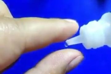 Cara Menghilangkan Lem G Dari Tangan. Trik Melepas Lem Korea yang Menempel di Tangan Gunakan