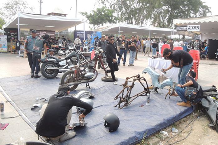 Cat Motor Warna Cream. Campuran Cat yang Pas Bisa Bikin Warna Motor Sesuai Maunya