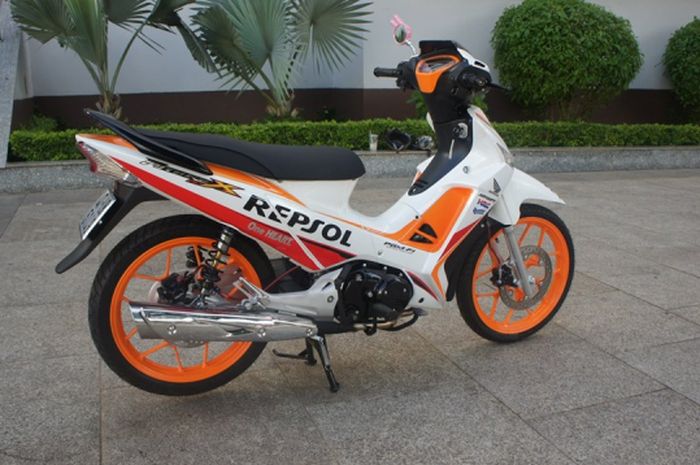 Supra X 125 Warna Putih. Simpel, Honda Supra X Pakai Kelir Putih dan Livery Repsol