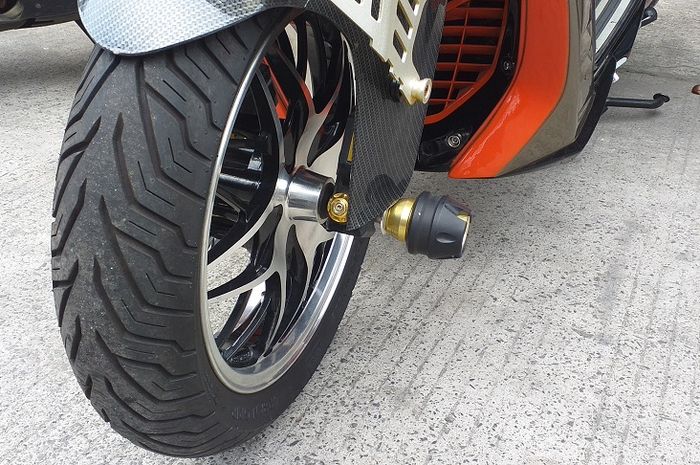 Ukuran Ban Michelin Untuk Ninja 250. Mitos Kembangan Ban Terbalik, Apakah Berisiko Terhadap