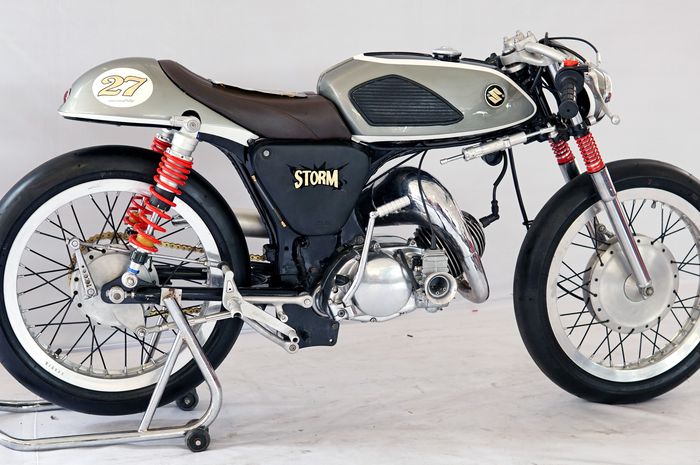 Cara Bikin Kencang Suzuki A100. Angkat Topi! Saat Motor Lawas Suzuki A100 Dandan Cafe Racer