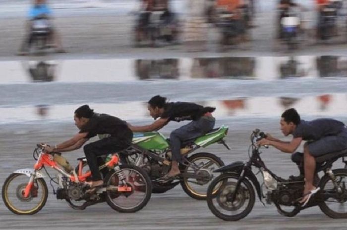 Cara Balap Motor. Akhirnya Terbongkar, Ini 4 Trik Joki Bisa Menang Terus di Balap