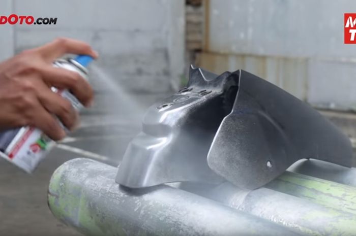 Cara Mengecat Body Motor Dengan Cat Semprot. Gak Selamanya Jelek, Ingin Cat Motor Pakai Cat Semprot? Begini