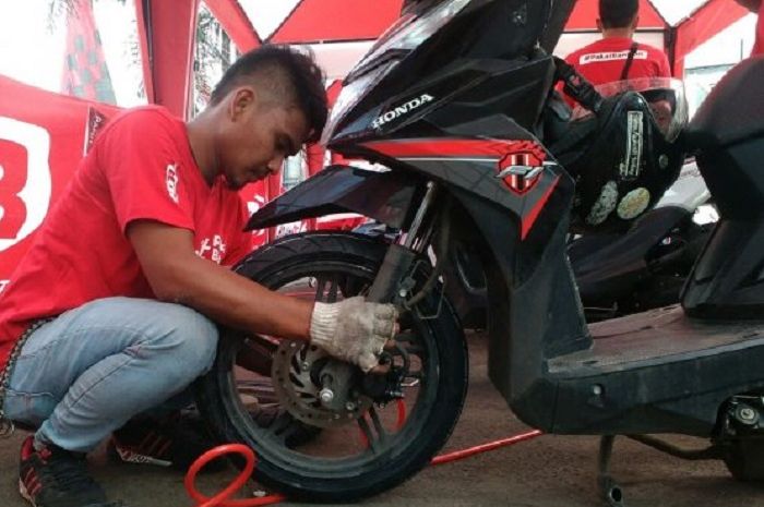 Cara Agar Ban Motor Tidak Mudah Bocor. 4 Tips Merawat Ban Motor, Dijamin Bikin Awet dan Gak Cepat Botak