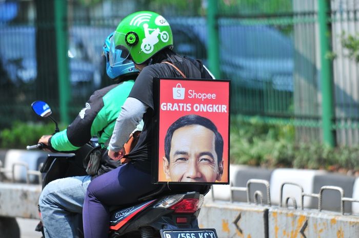 Iklan Di Motor. Ini Untung Dan Rugi Jika Pasang Papan Iklan di Motor