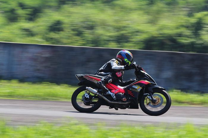 Upside Down Jupiter Mx 135. Dari Karbu Dibikin Injeksi, Yamaha Jupiter MX 135 Ini Jadi Juara
