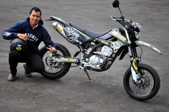 Klx 250 Supermoto Modifikasi. Ini Trik Kawasaki KLX 250 Agar Terlihat Seperti Motor Built Up