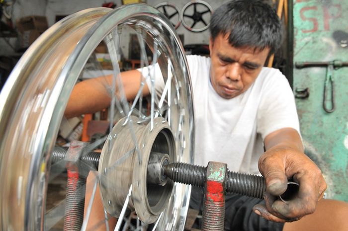 Ukuran Ruji Suzuki Smash Belakang. Panjang Jari-Jari Pelek Depan dan Belakang Beda Bro, Ini Alasannya