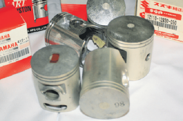 Toko Spare Part Motor Kebon Jeruk. Pemilik dan Kolektor Motor 2-tak Jangan Panik, di Toko Ini Stok