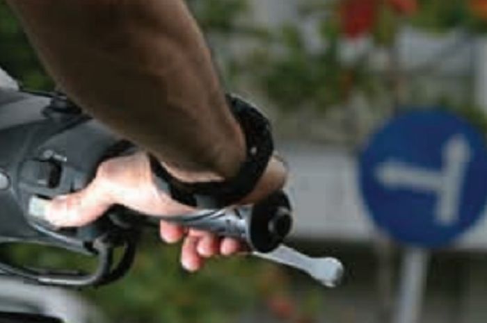 Cara Starter Motor. Biar Enggak Gampar Tekor, Begini Nih Cara Starter Motor