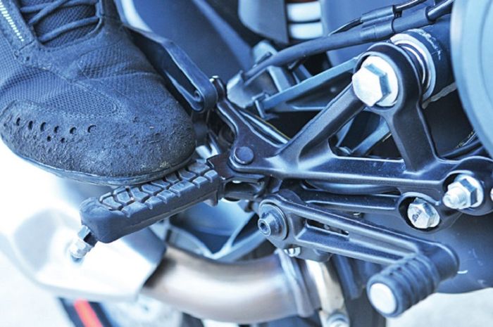 Footstep Motor Bebek. Sering Disepelekan, Mencopot Karet Pelindung Footstep Ternyata