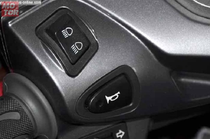 Cara Memperbaiki Klakson Motor Suara Kecil. Suara Klakson Motor Mulai Serak dan Kurang Nyaring, Periksa Aki
