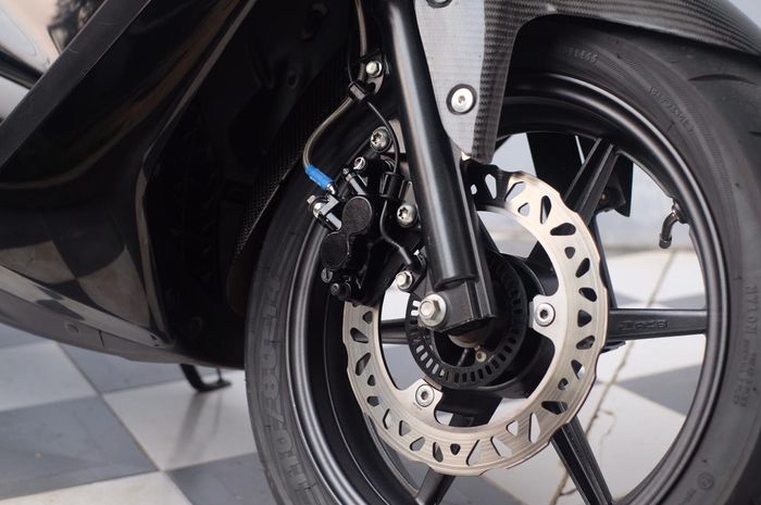 Harga Kampas Rem Depan Vixion. Lebih Pakem dan Irit Yamaha NMAX Pasang Kaliper Depan