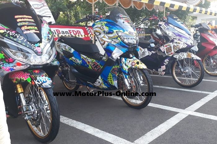 Modifikasi Ninja R Putih Kontes. Dari NMAX dan PCX Airbrush Sampai Ninja 150, Serunya Kontes