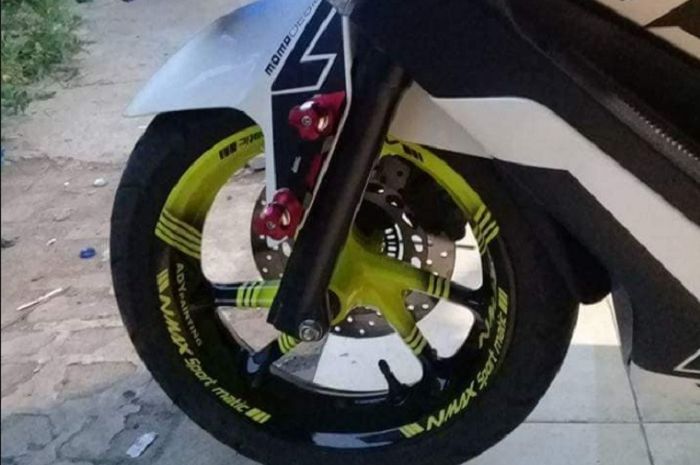 Motif Cat Velg Motor. Tampilan Yamaha NMAX Makin Ganteng, Cat Pelek Motif atau