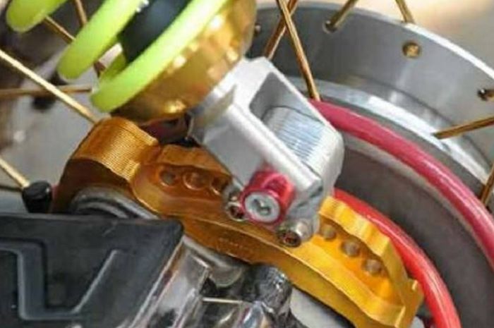 Peninggi Shock Belakang Beat Variasi. Street Manners: Sembarang Pakai Aksesoris Peninggi Sokbreker