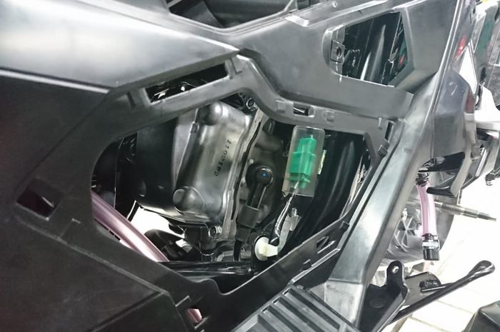 Cara Bongkar Busi Honda Beat. Unik dan Gampang, Begini Cara Ganti Busi di Skutik Adventure