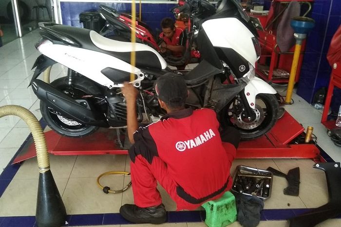 Biaya Service Motor Yamaha Nmax Di Bengkel Resmi 2020. Ngacir Kembali, Ini Harga Part dan Ongkos Servis Yamaha NMAX di