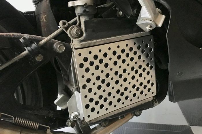 Cara Membersihkan Radiator Motor. 4 Cara Membersihkan Radiator Motor, Bikers Gak Boleh Asal