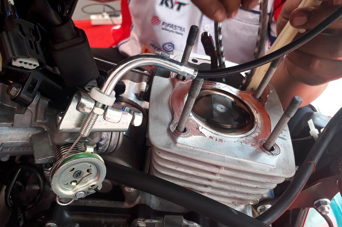 Cara Membersihkan Ruang Bakar Motor 4 Tak. Gurah Mesin, Ruang Bakar Bersih Tanpa Perlu Bongkar Head
