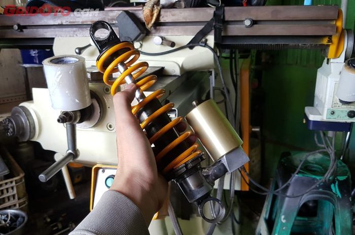 Biaya Pasang Shockbreaker Belakang Motor. Empuk dan Lembut, Segini Ongkos Sokbreker Standar Dipasang
