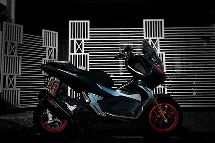 Pelek Warna Merah Candy. Modifikasi Hedon Honda ADV150, Pelek Marchesini Sampai