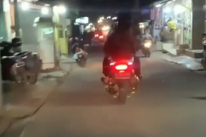 Pasang Lampu Tembak Nmax. Pengendara Yamaha NMAX Kembali Dihujat Netizen, Gara-gara