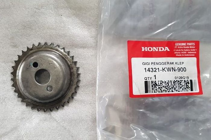 Komponen Yang Menghubungkan Gigi Sprocket Antara Crankshaft Dan Camshaft. Apa Sih Fungsi Sproket Cam atau Gigi Sentrik di Motor? Bagaimana