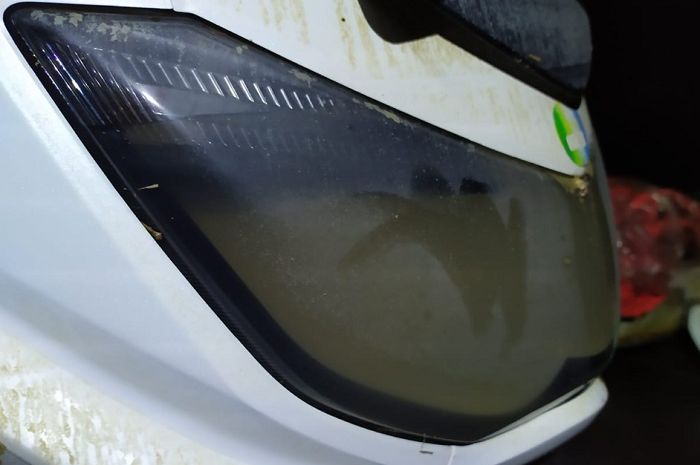 Mika Lampu Depan Yamaha Nmax. Banjir Bikin Yamaha NMAX Gak Berdaya, Lampu Depan Mendadak