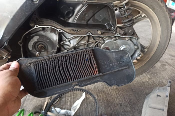 Ganti Filter Udara Beat Fi. Simak Bro, Ini Waktu Tepat Banget Ganti Filter Udara Motor Matic