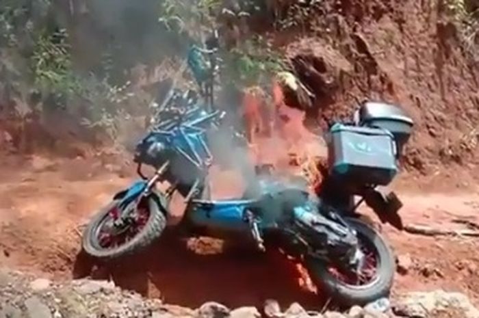 Honda Beat Yang Sudah Di Modif. Modifikasi Ala Adventure, Honda BeAT Malah Terbakar Hebat Saat