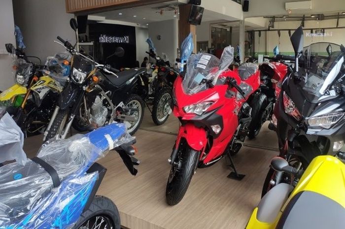 Berapa Silinder Ninja 250 Fi. Kawasaki Ninja 250 2 Silinder Diobral, Apa Karena Ninja 250 4