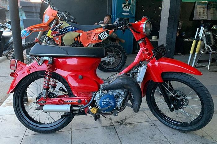 Modifikasi Mesin Honda C70. Modifikasi Honda C70 Mesin Yamaha YZ 2-Tak, Suaranya Bikin