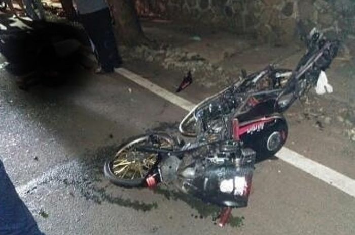 Ninja 150 Rr Ban Cacing. Pemotor Tewas Seketika, Kawasaki Ninja 150RR Ban Cacing