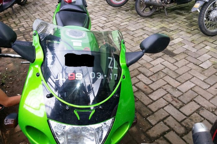 Cara Pasang Plat Nomor Ninja 250 Fi. Jangan Asal, Motor Sport dan Moge Gak Punya Tempat Plat Nomer