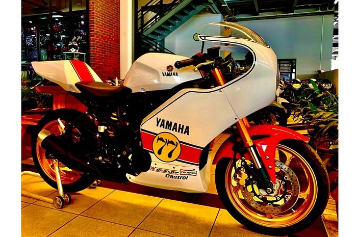 Yamaha R25 Modifikasi Lampu Depan. Jarang yang Punya Yamaha R25 Retro Mirip Motor Balap Kenny