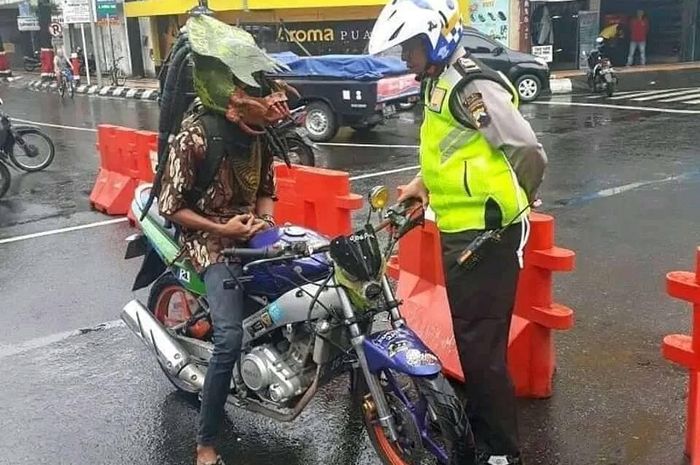 Cara Membuat Helm Predator. Gak Punya NMAX Predator, Pengendara Ini Malah Modifikasi Helm