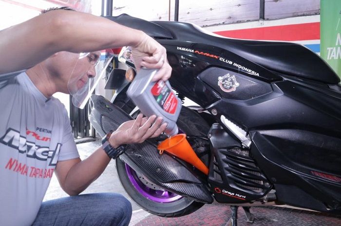 Berapa Km Harus Ganti Oli Motor. Kapan Waktu Tepat Ganti Oli Motor, Berdasarkan Kilometer Atau