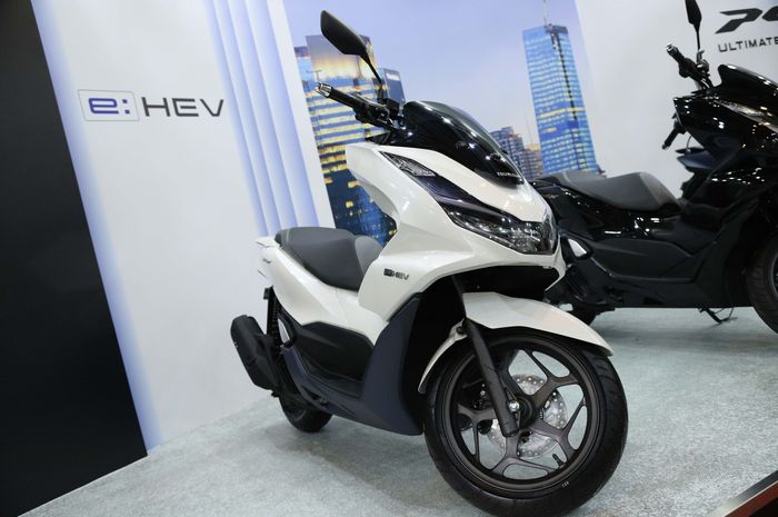 Perbedaan Pcx Hybrid Dan Pcx Biasa. Honda PCX 160 Hybrid Dibanderol Segini, Beda Dikit dari Versi