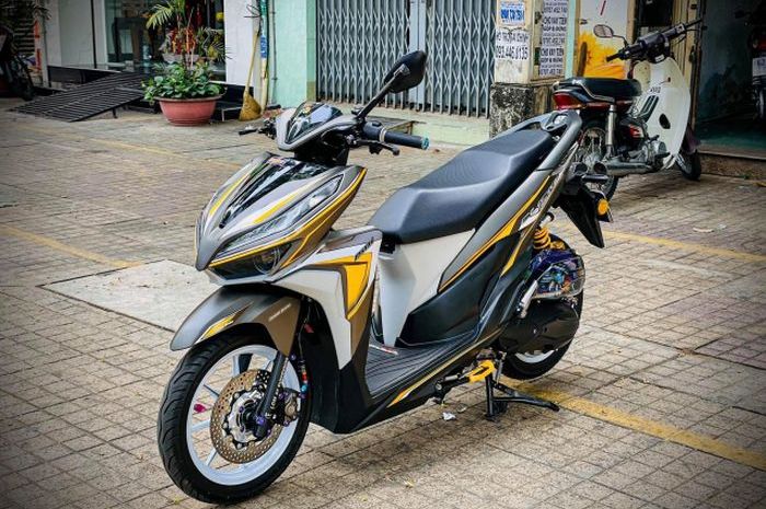 Modifikasi Vario 150 Warna Abu Abu. Modifikasi Honda Vario 150, Grafis Bodi Nyentrik, Headlamp Unik