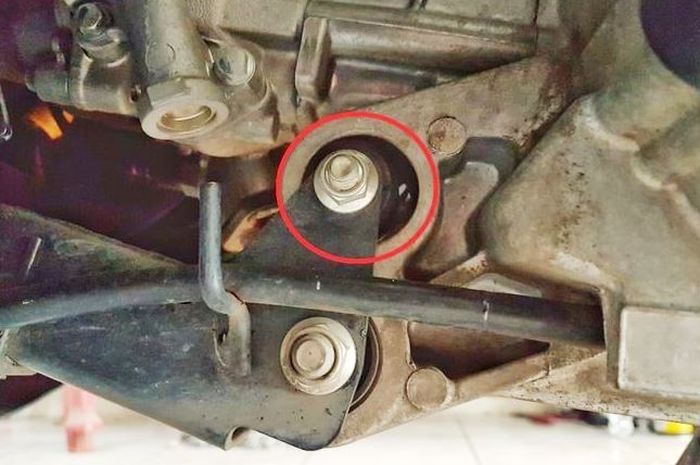 Karet Engine Mounting Vario. Jangan Main Ganti Part di Motor Matic Ini Sengaja Dibuat Oblak