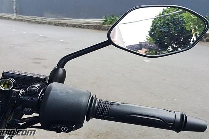 Baut Kaca Spion Motor. Mulai Musim Hujan, Cek dan Rawat Area Baut Spion Motor Biar Gak